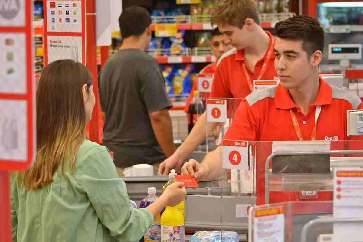 Empleados de Comercio Obtienen Nuevo Aumento Salarial: Un 8% para Enfrentar la Crisis