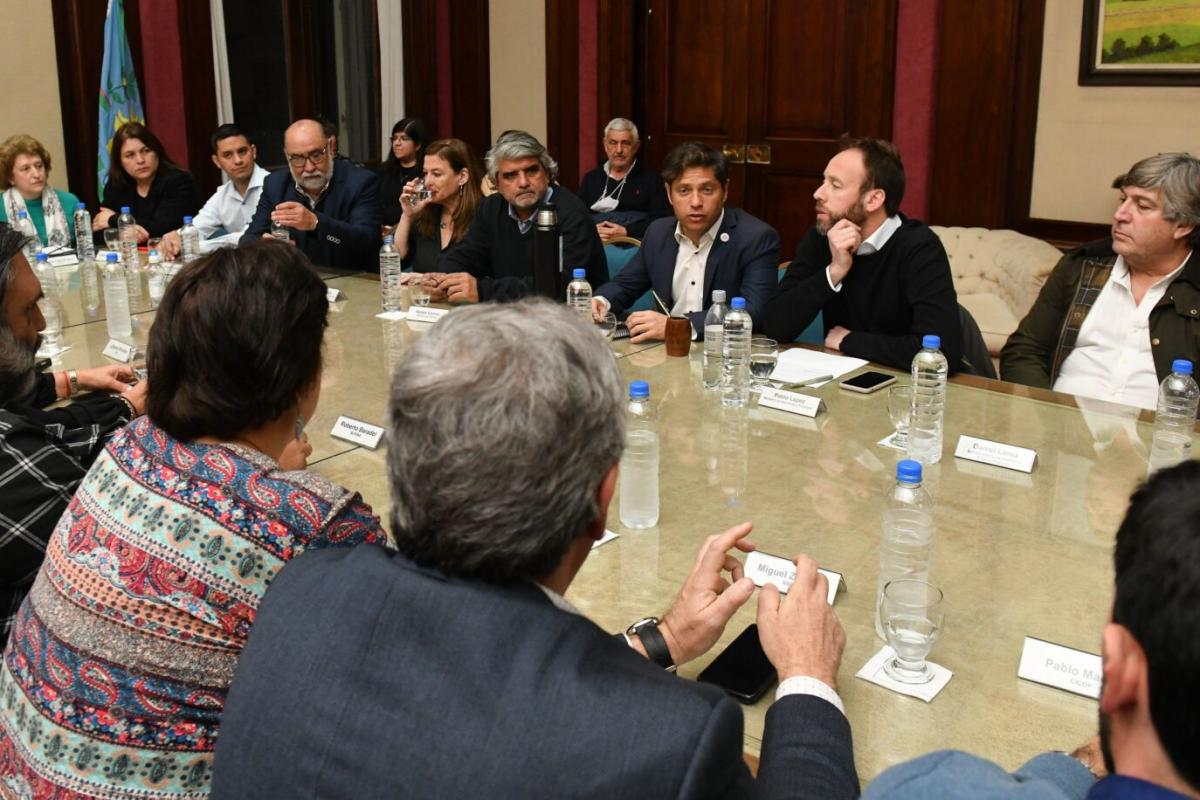 Kicillof pone paños fríos y reabre las paritarias: cuándo comienza la negociación con los gremios