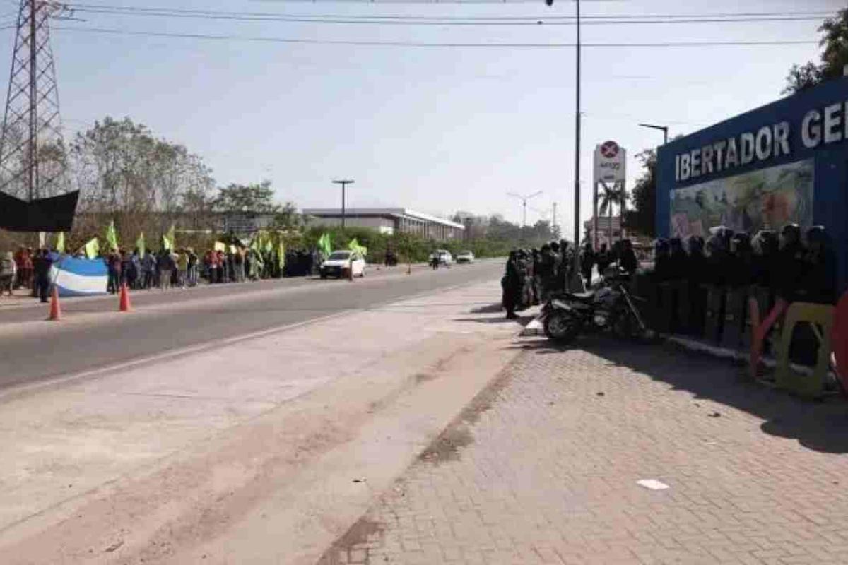 Represión policial en Ledesma: Trabajadores de la construcción protestan por la pérdida de empleo