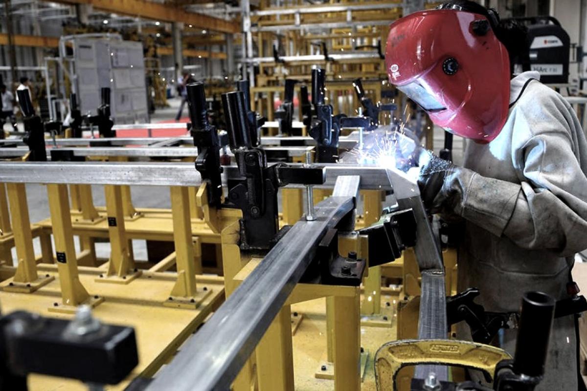 Crisis en la Industria Metalúrgica: Caídas de Producción y Empleo Marcan un Tenso Semestre