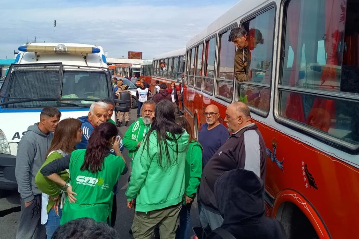 Controversia en la Movilización al Congreso: Colectivos de ATE y ATULP Detenidos por Protocolo de Seguridad