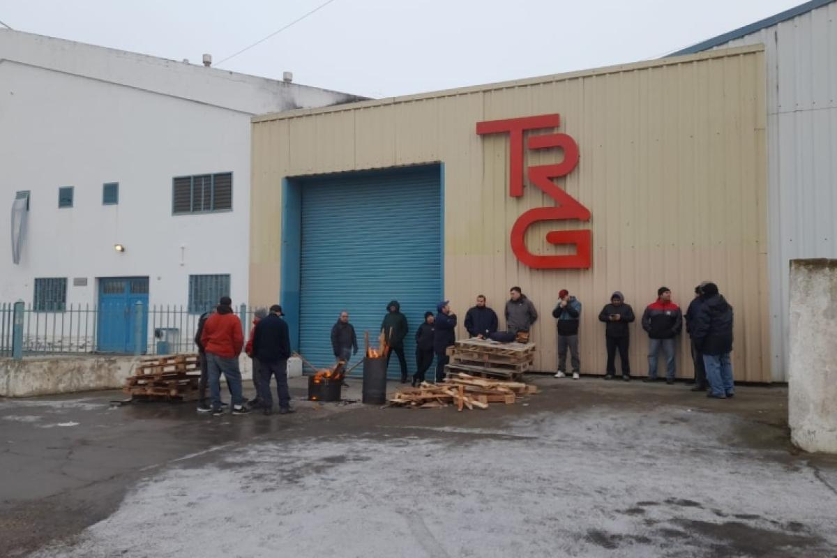 Cierre de Textil Río Grande Deja a 40 Trabajadores en Conflicto por Indemnizaciones