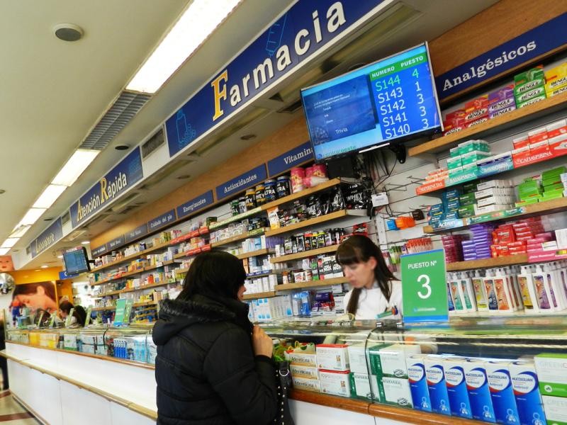 Acuerdo salarial para trabajadores de farmacia: aumentos escalonados y mejoras para todas las categorías