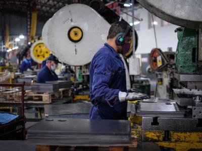 Crisis Laboral y Empresarial en Argentina: Pérdida de Empleo y Cierre de Empresas Bajo el Gobierno de Javier Milei