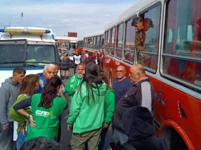 Controversia en la Movilización al Congreso: Colectivos de ATE y ATULP Detenidos por Protocolo de Seguridad